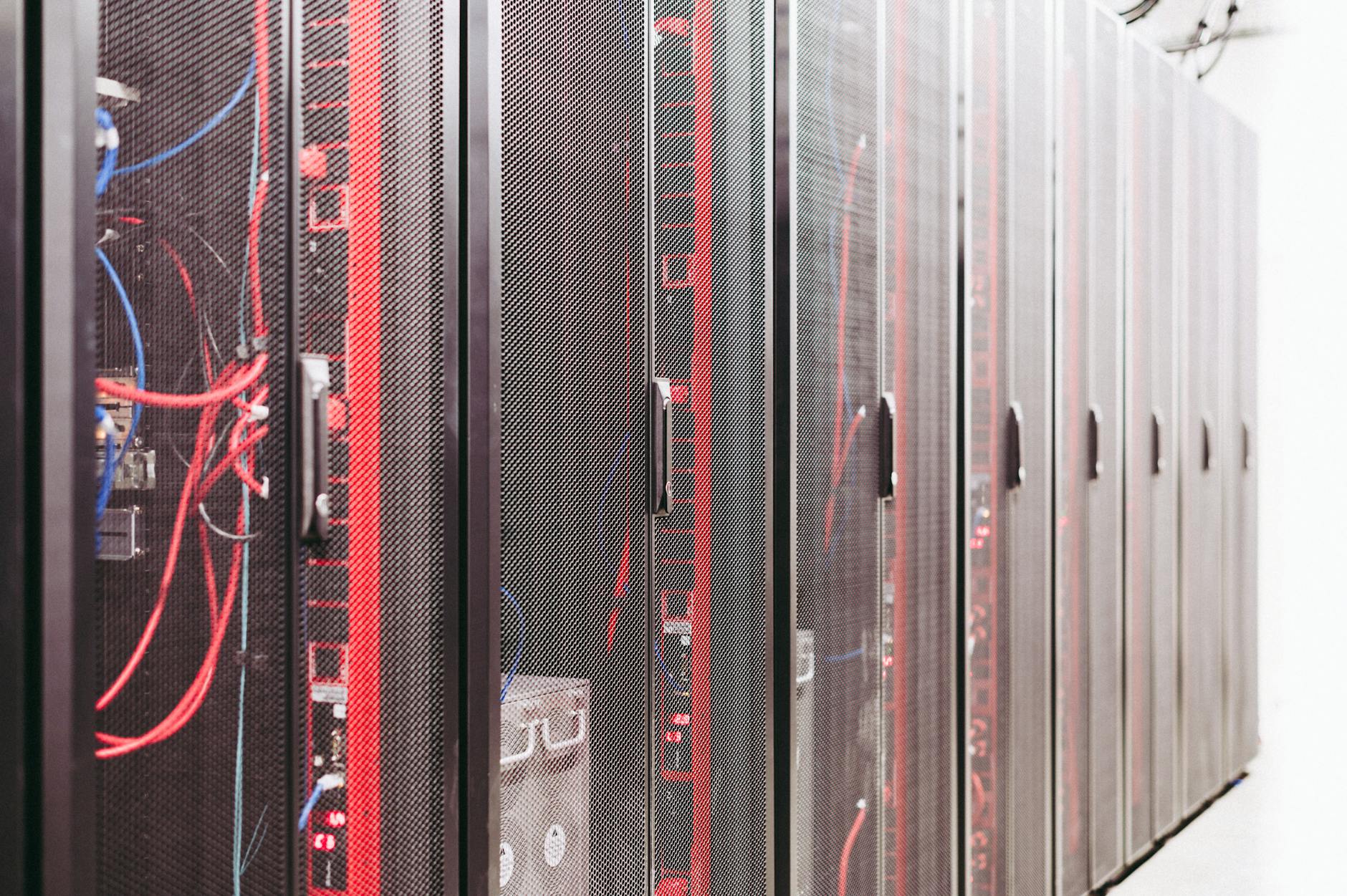 Data center italiano con rack e server per cloud sovrano