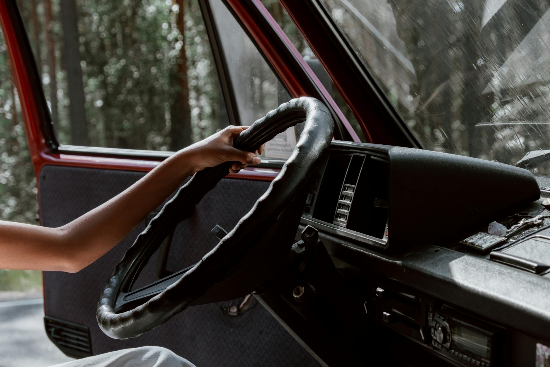 Lezione di guida pratica - mani al volante