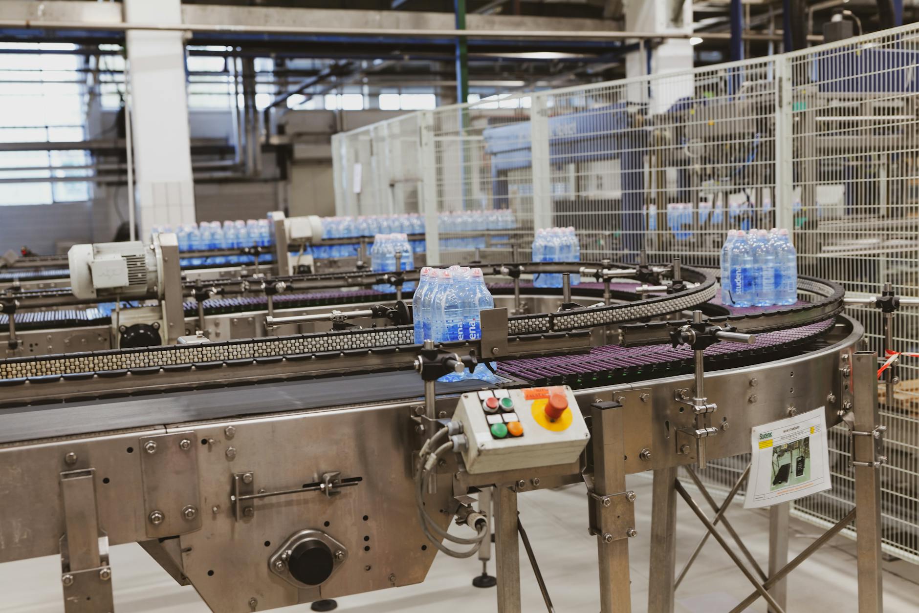 Smart factory linea di produzione tecnologica connessa