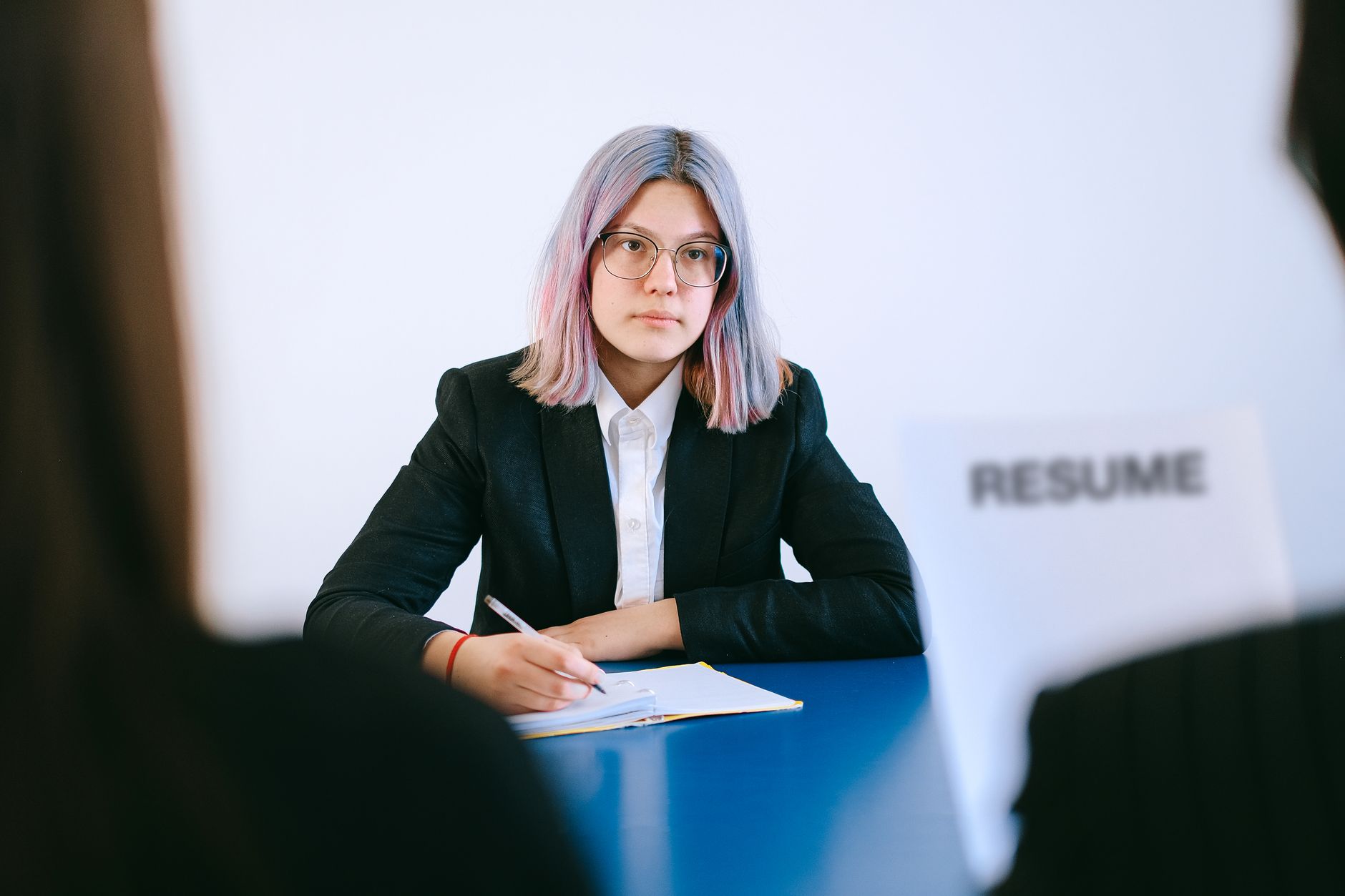 Candidato di fronte al panel di interview HR e hiring manager