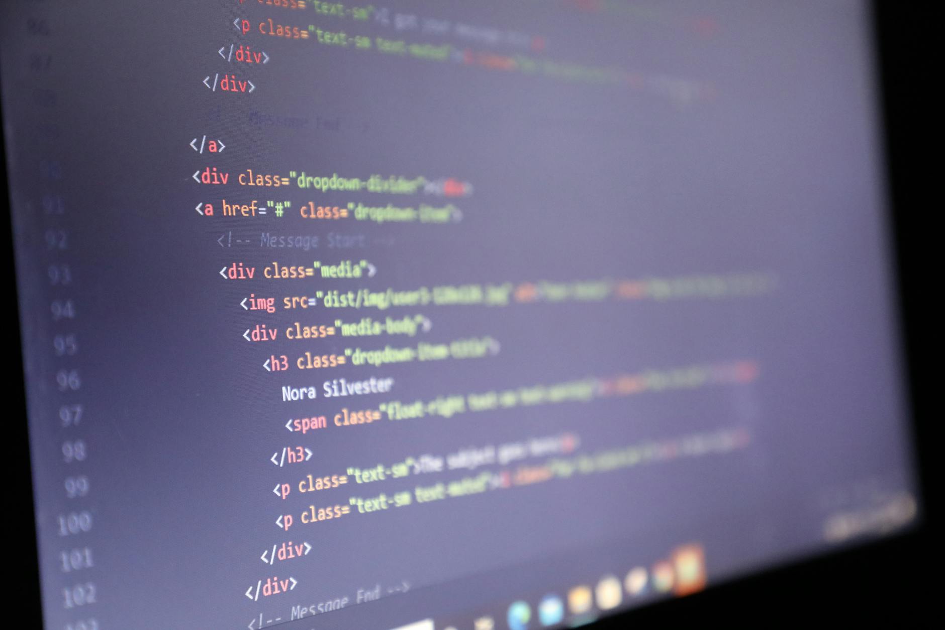 Schermo con codice TypeScript syntax highlighting