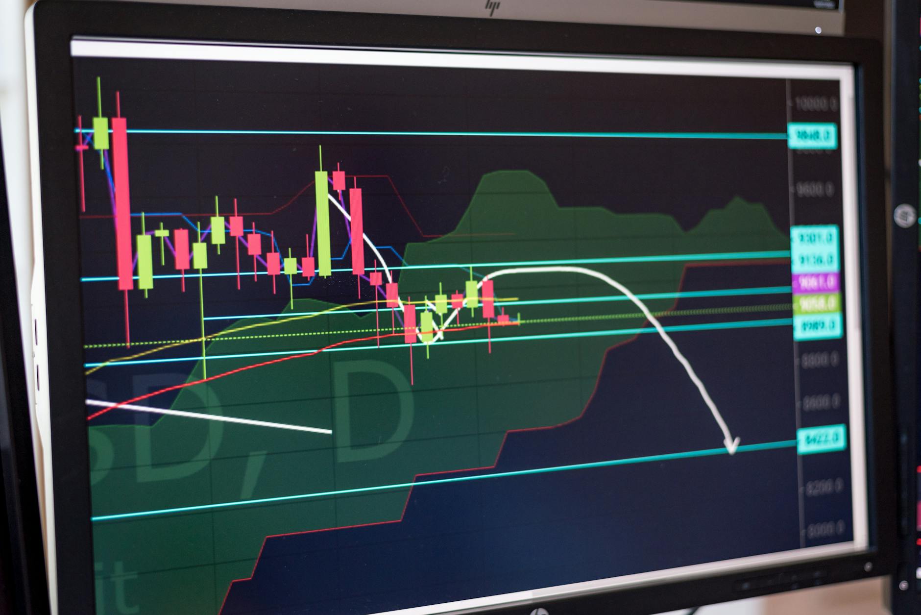 Diagramma workflow visualizzato su monitor moderno con dashboard di processo aziendale