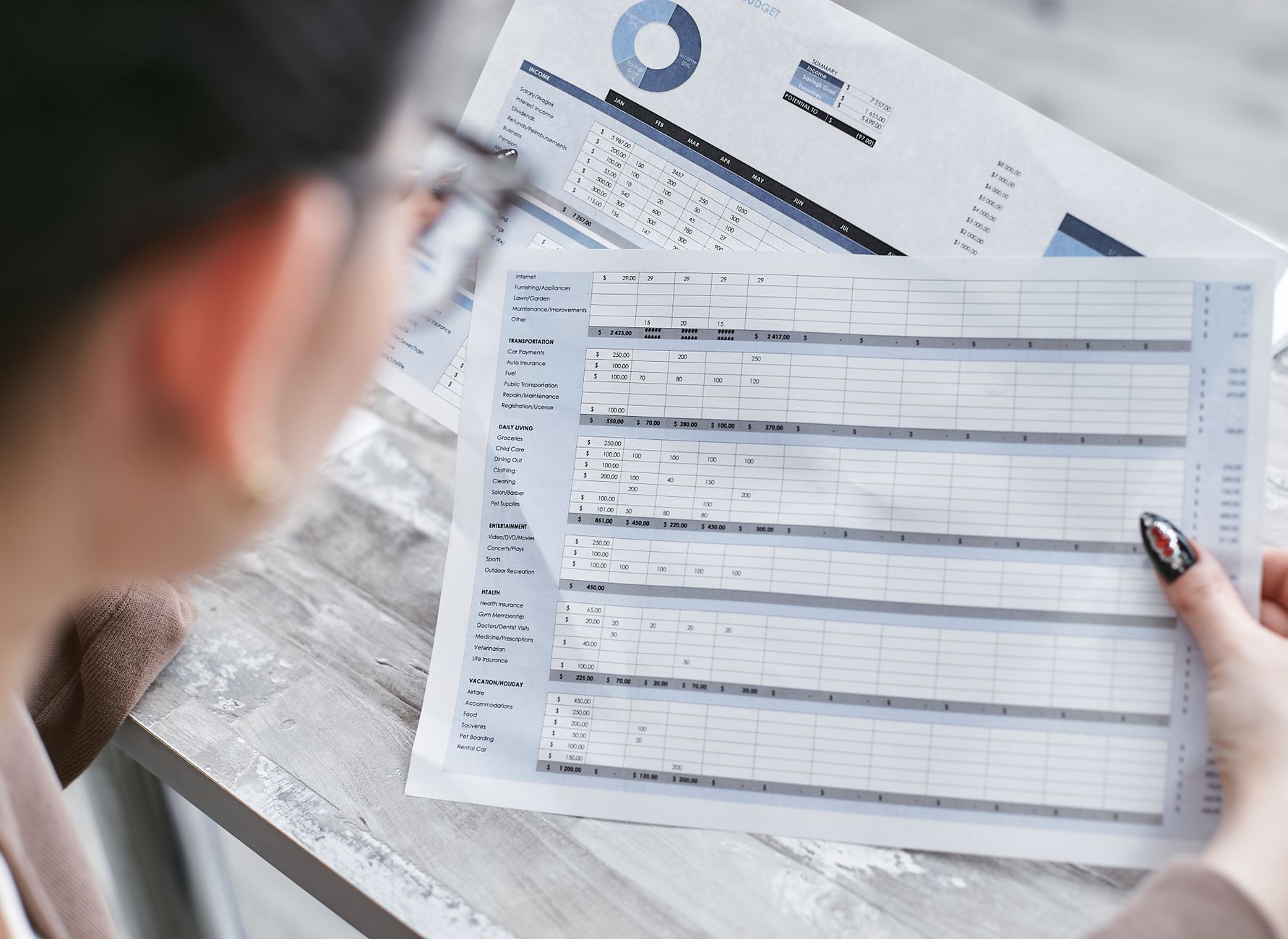 Spreadsheet analisi finanziaria ROI con grafici e tabelle Excel