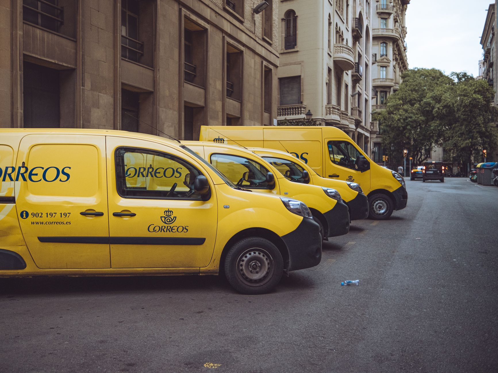 Furgoni e auto aziendali parcheggiati flotta PMI italiana deducibilità ammortamento
