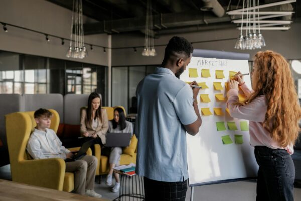 Marketing Mix per PMI italiane 2022: le 4P (e 7P) di Kotler applicate alla pratica