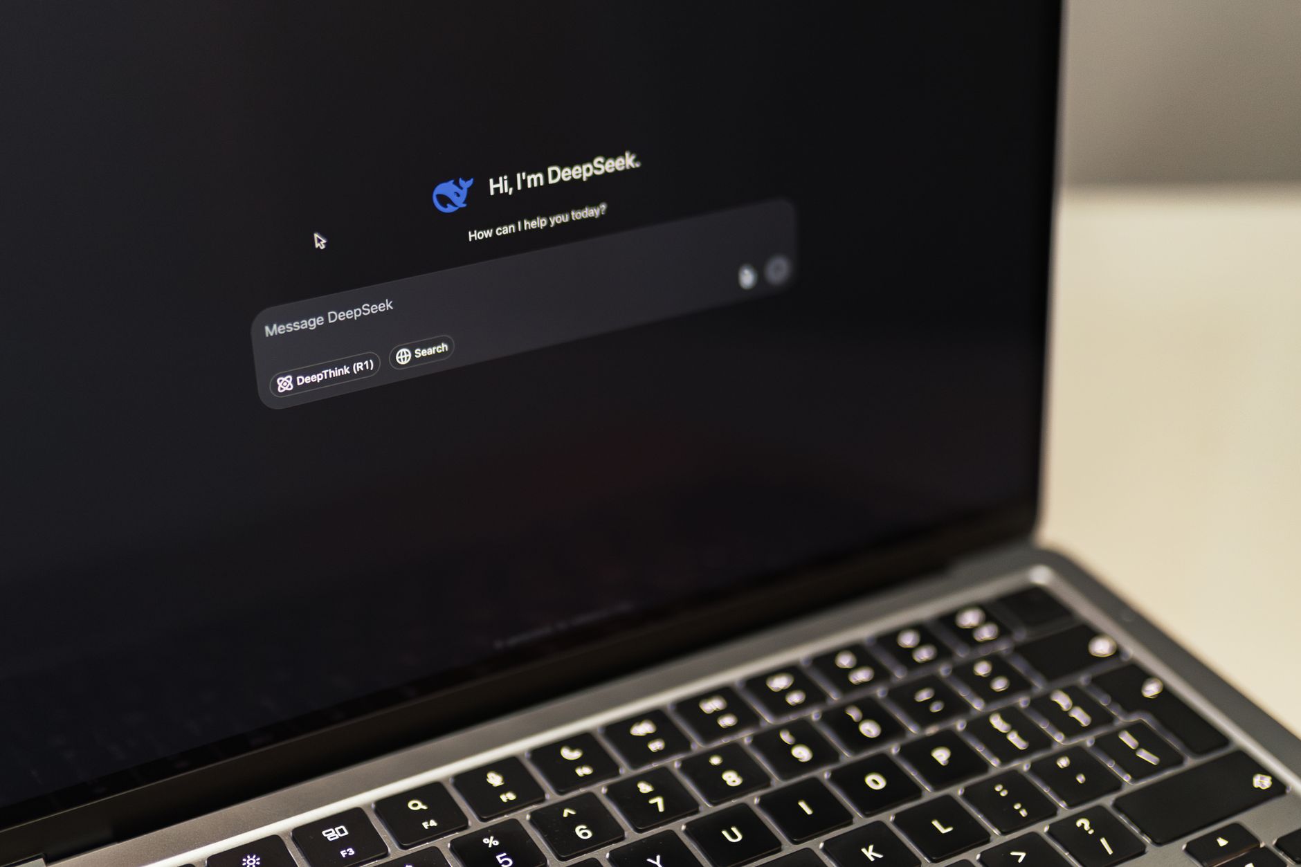 Interfaccia ChatGPT su laptop riaperta agli utenti italiani il 28 aprile 2023