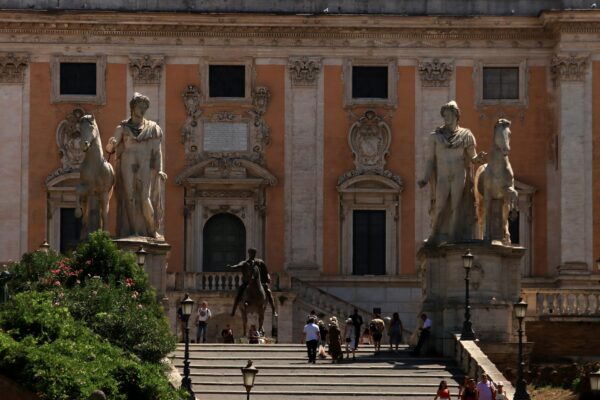 Garante Privacy blocca ChatGPT in Italia: cosa significa per le PMI e cosa fare ora (analisi del 1 aprile 2023)