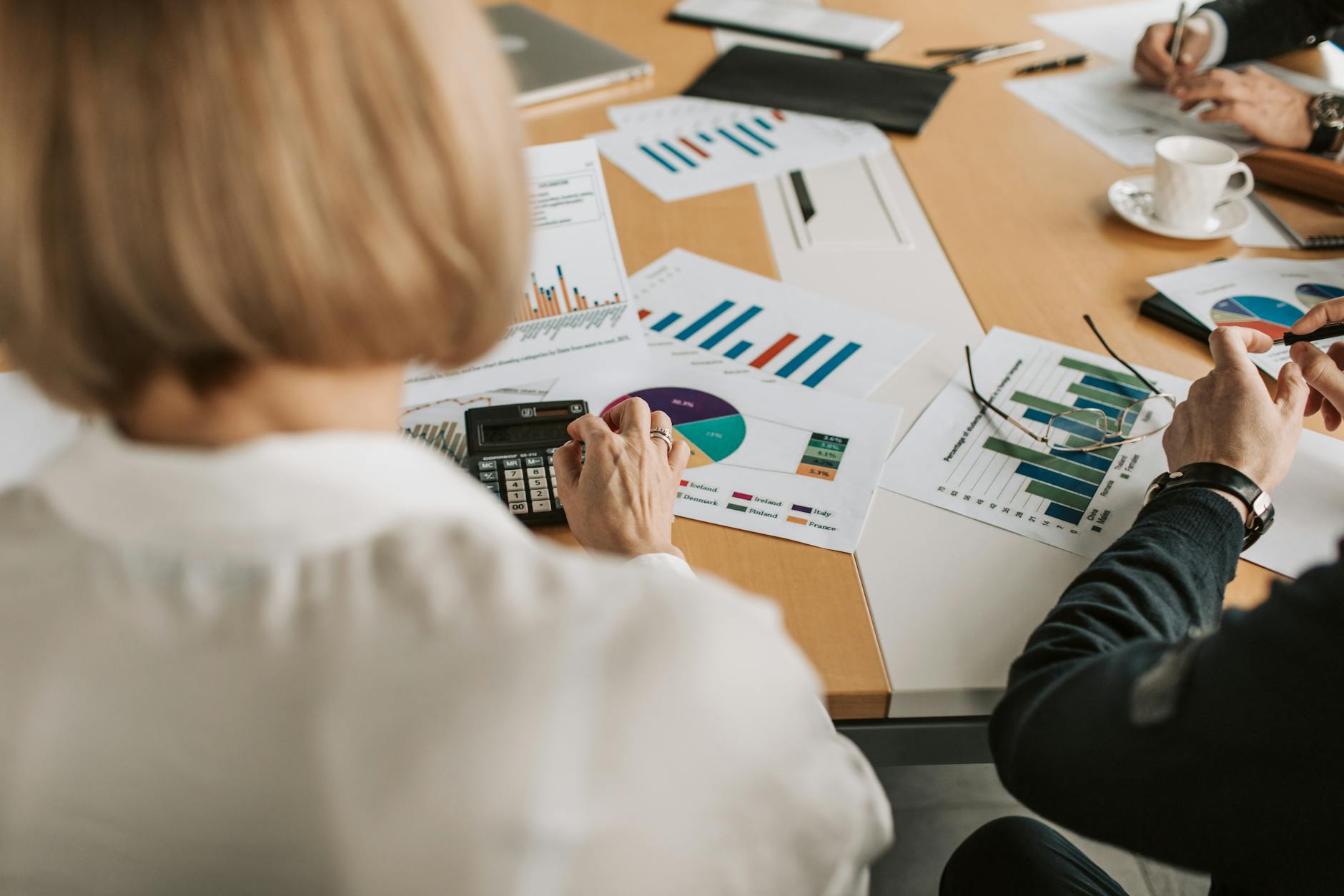Analisi costi software CRM aziendale: calcolo budget e voci di spesa