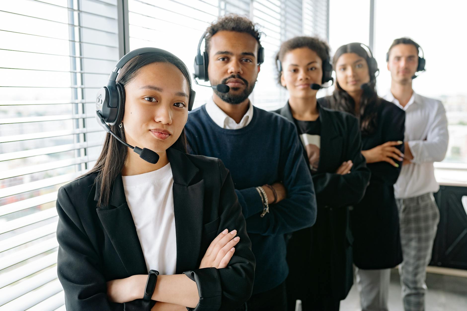 Team aziendale gestisce relazioni con clienti tramite CRM