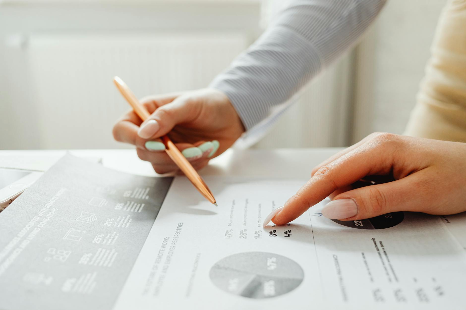 Riunione di strategia commerciale con analisi dei numeri