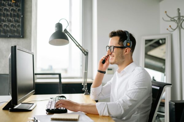 Chatbot aziendali: rule-based o NLP? Guida 2021 per PMI