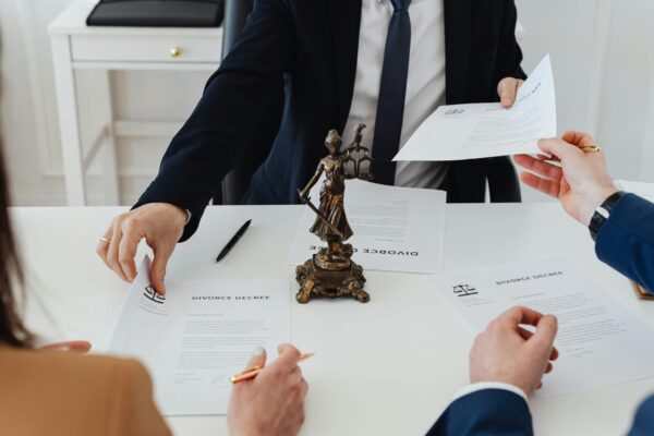 Recupero crediti commerciali per PMI italiane 2022: procedure stragiudiziali e giudiziali a confronto