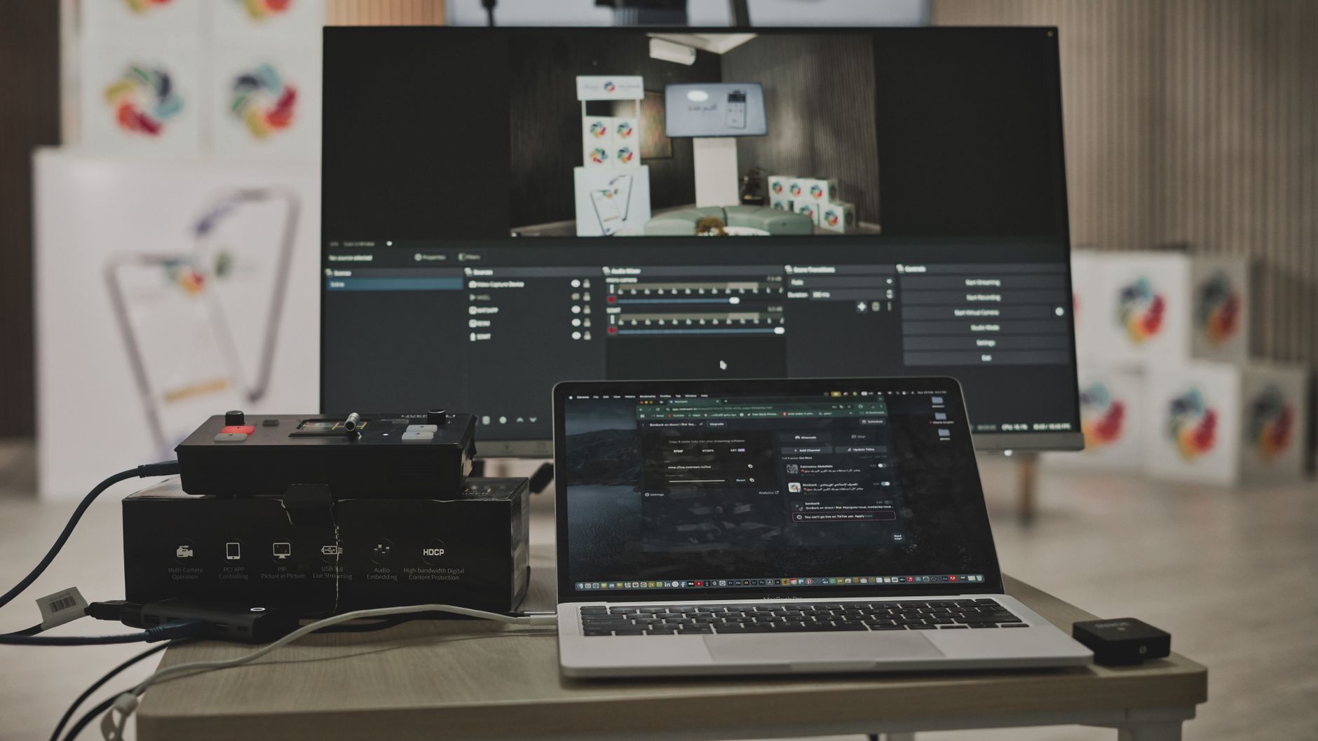 Dashboard headless CMS su laptop con interfaccia di gestione contenuti