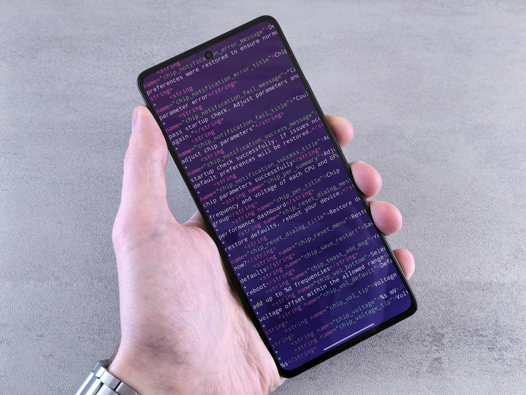 Smartphone con codice OTP MFA two factor authentication zero trust