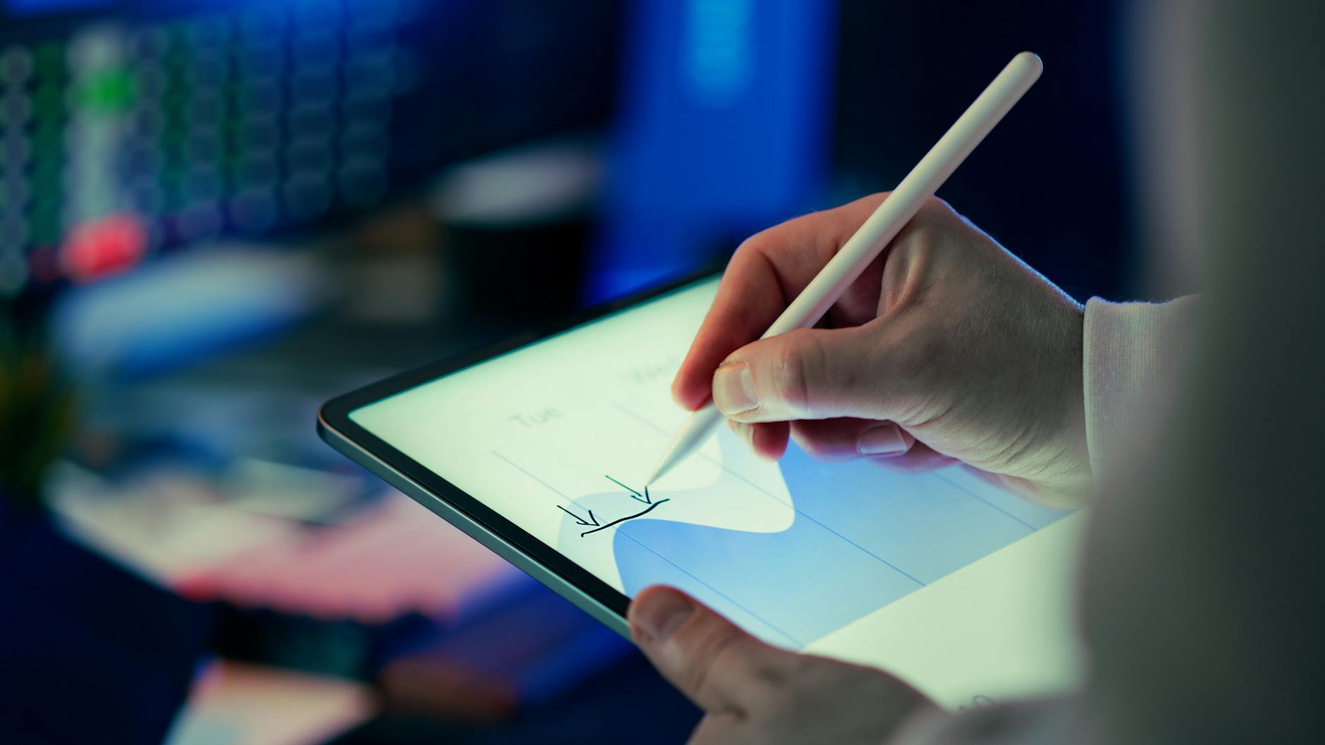 Tabella confronto pricing tiered su tablet pricing page SaaS 2021