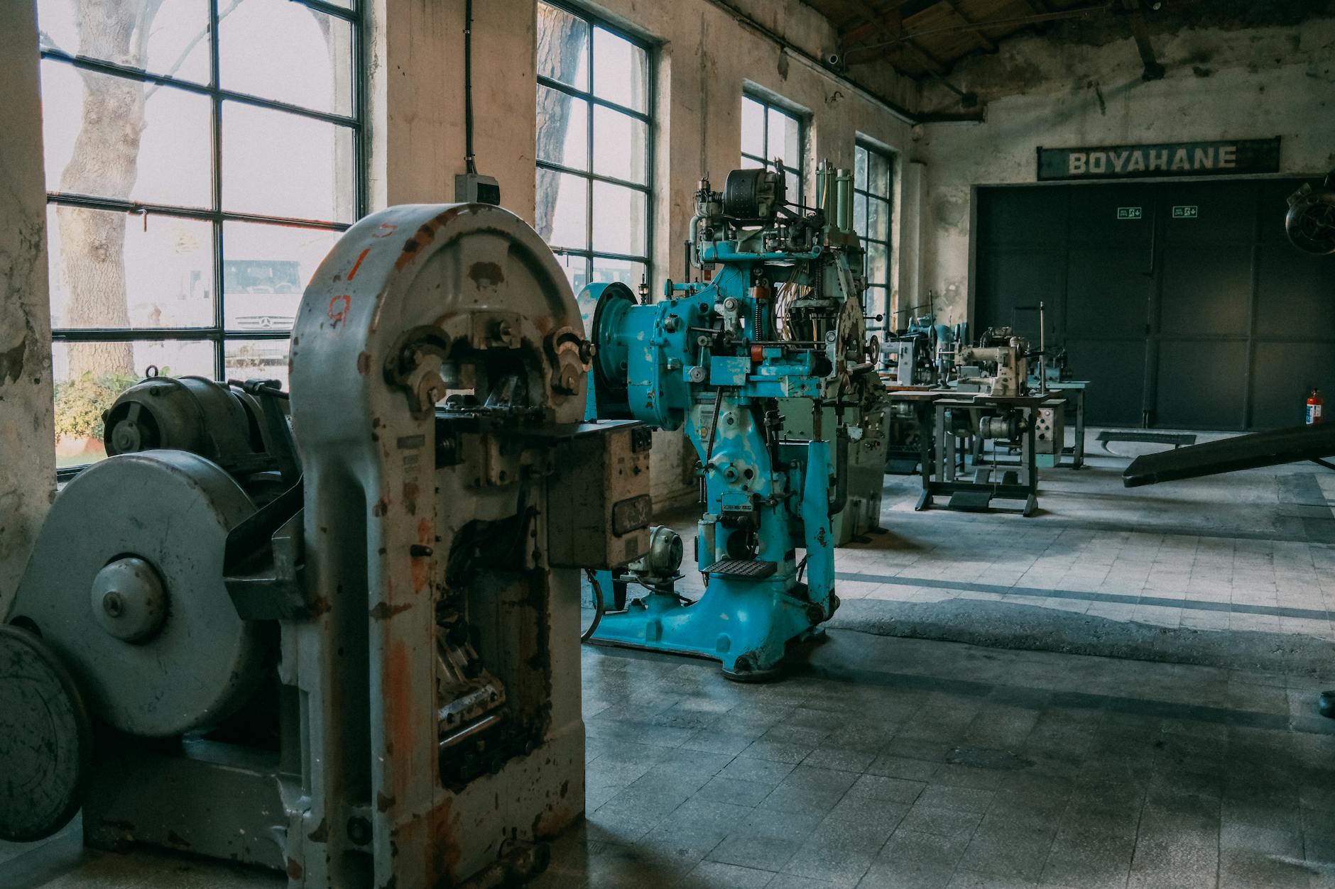 Officina meccanica italiana — esempio analisi SWOT PMI manifatturiera 2022
