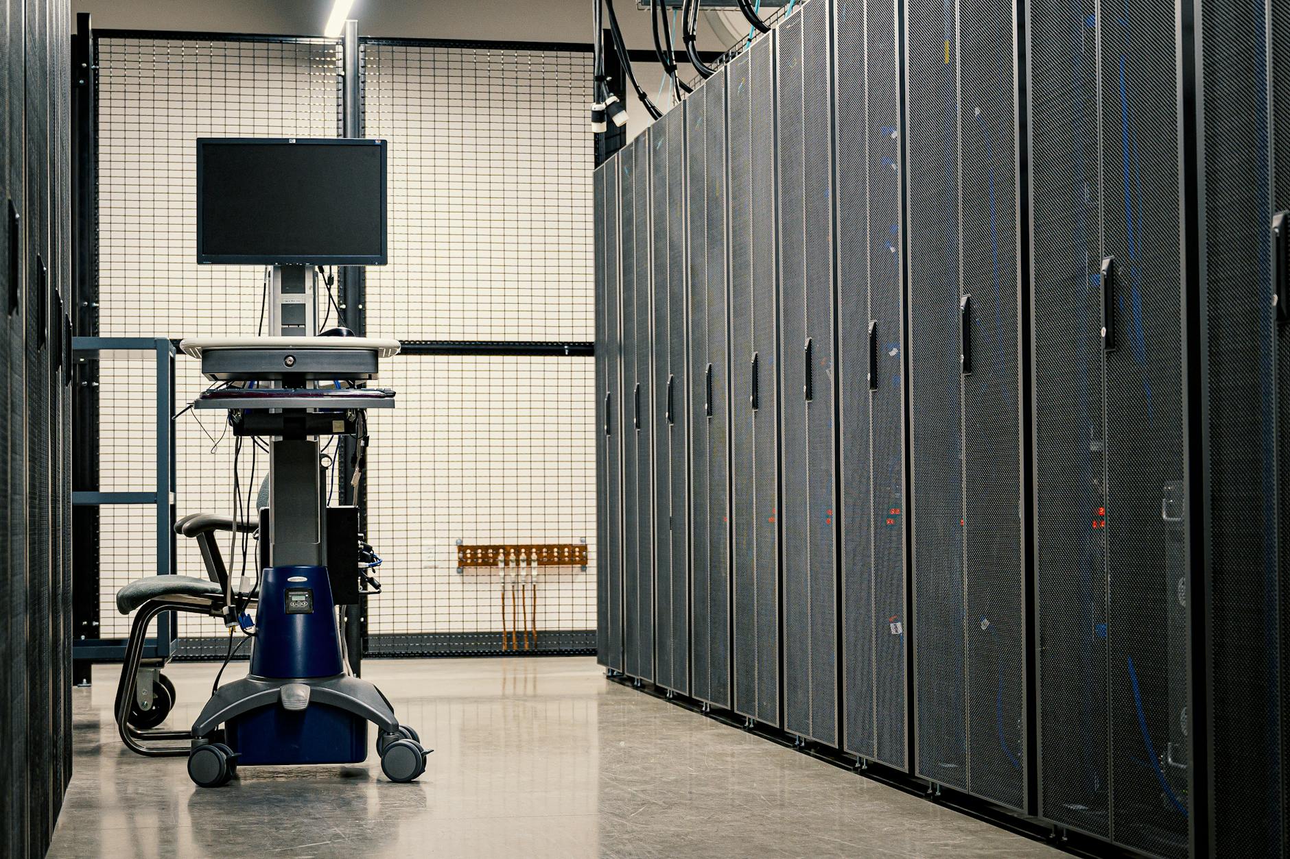 Rack di server in un datacenter, ambiente per backup e disaster recovery aziendale