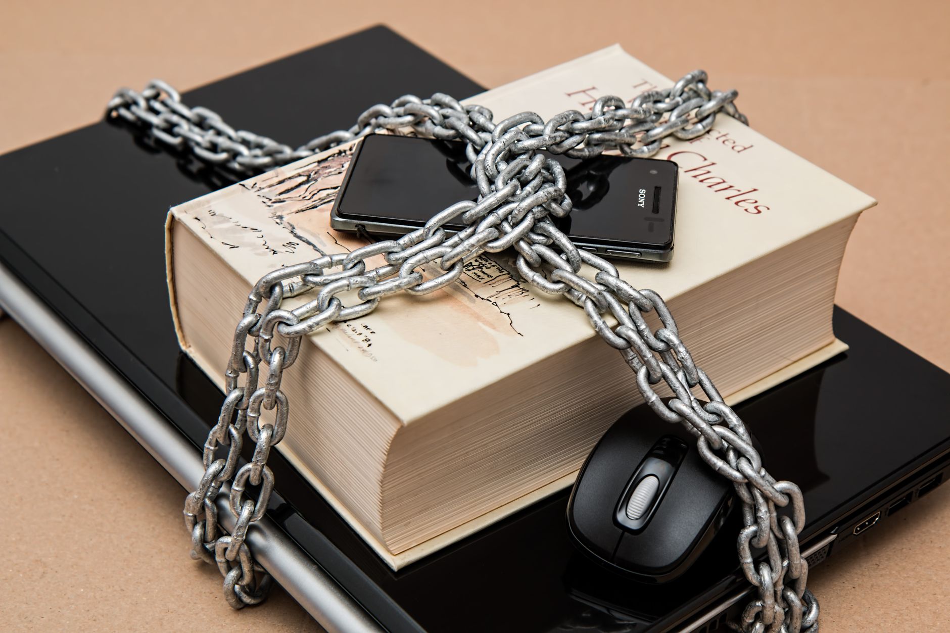 Concept visuale di cybersecurity e architettura Zero Trust