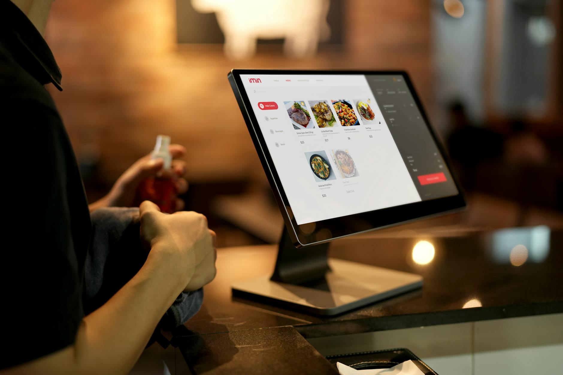 POS touch screen in ristorante con RT integrato