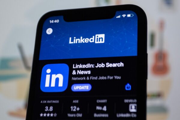 Lead generation B2B su LinkedIn per PMI italiane: Sales Navigator e 6 tool automation