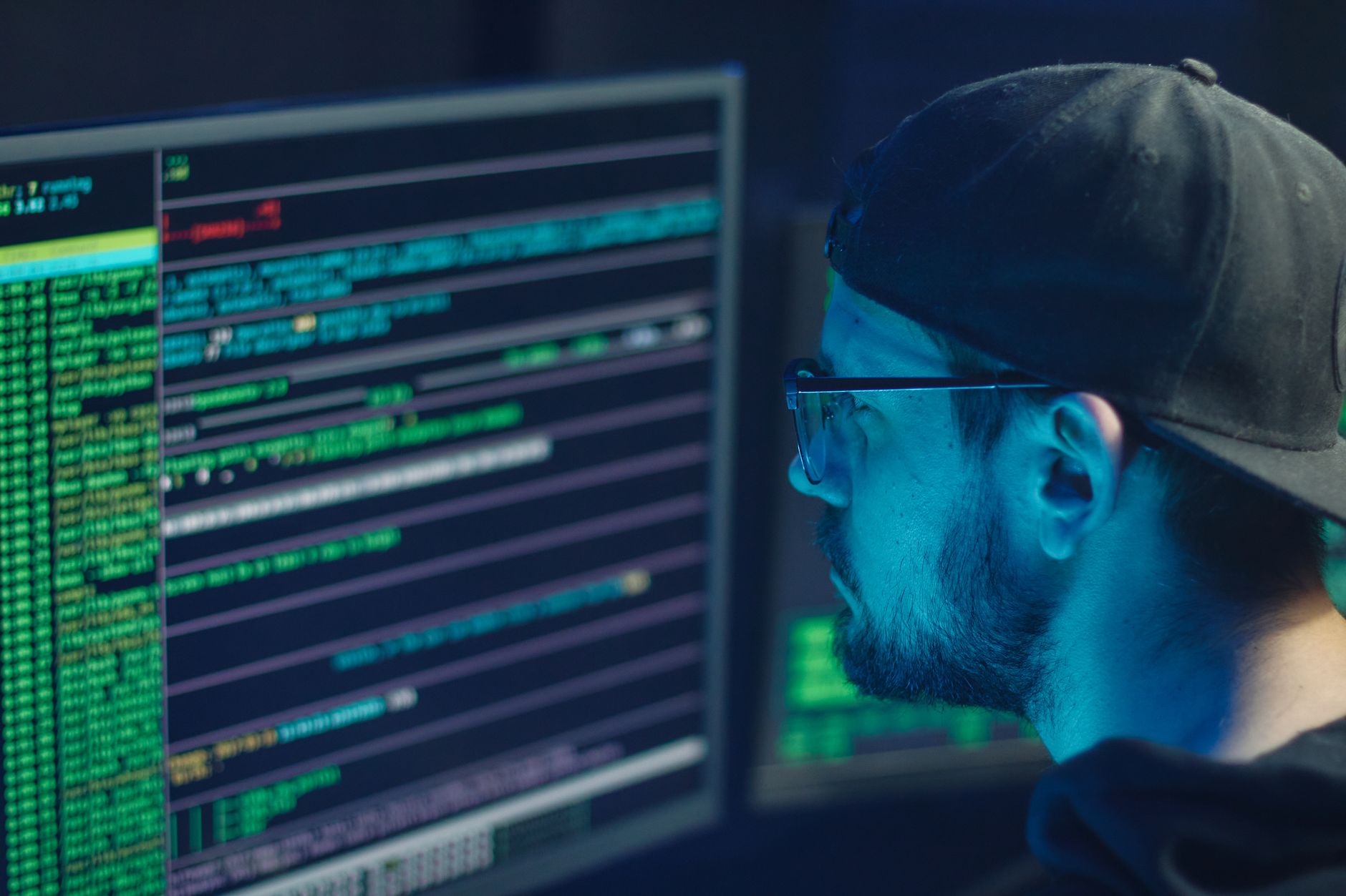 Analista di sicurezza in un Security Operations Center