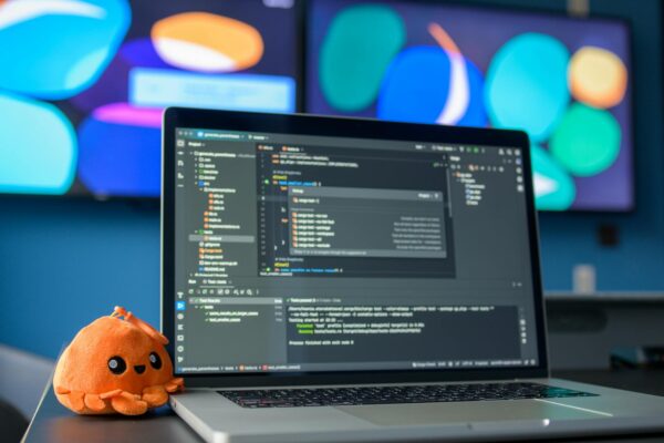 No-code app builder per PMI 2022: Bubble vs Glide vs Adalo vs alternative