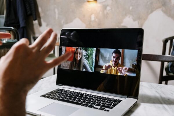 Slack vs Microsoft Teams vs Google Chat: workplace collaboration per PMI italiane 2022